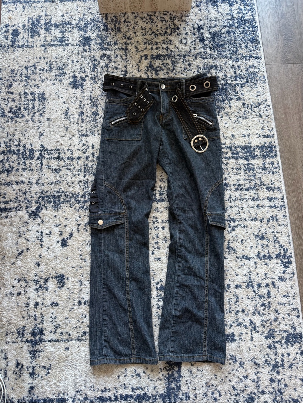VTG Y2K 2HOT Women’s Black Boot-Cut Cargo Jeans with Grommet Belt